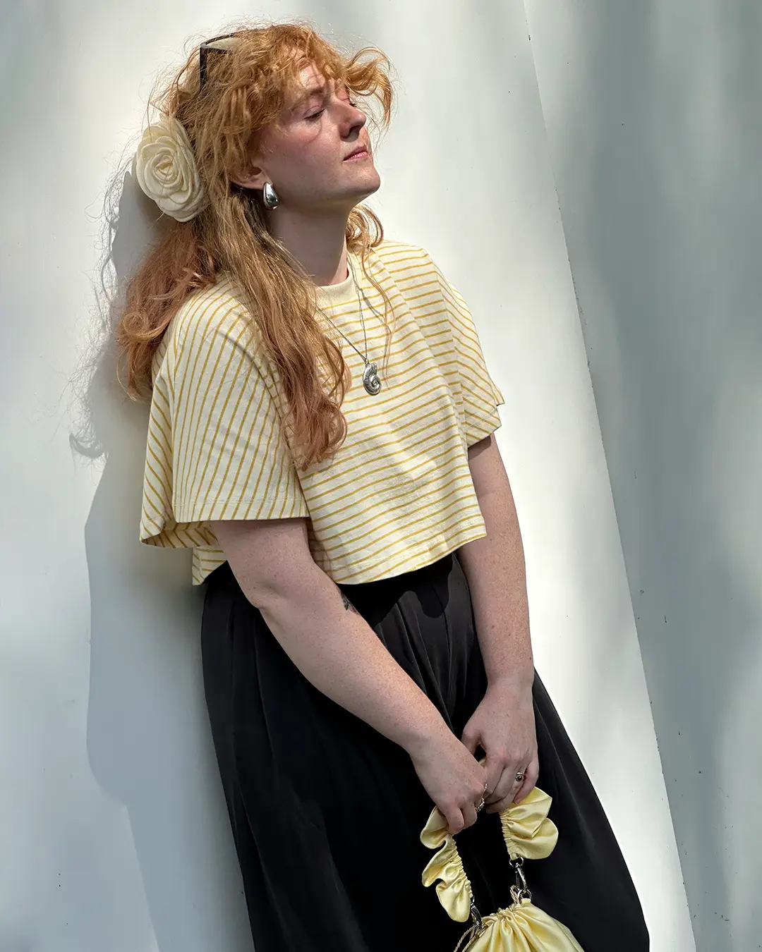 Mała torebka na ramię Flowerhead Butter Yellow Silver tkanina tekstylna srebrne okucia handmade - Czaje Polska