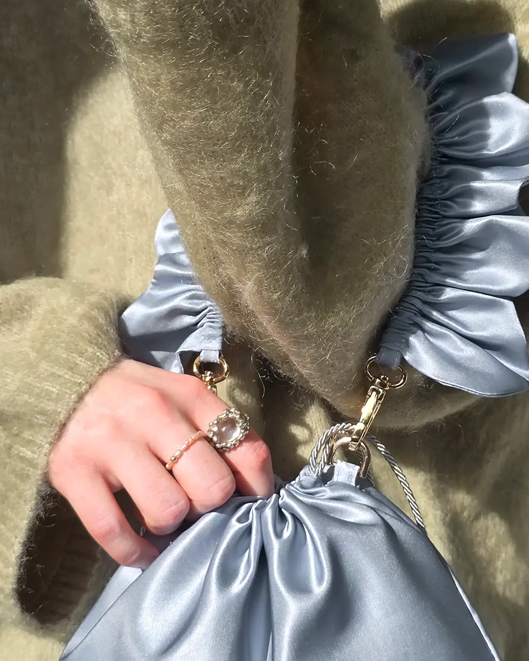 Mała torebka na ramię Flowerhead Silver Mound Gold tkanina tekstylna złote okucia handmade - Czaje Polska