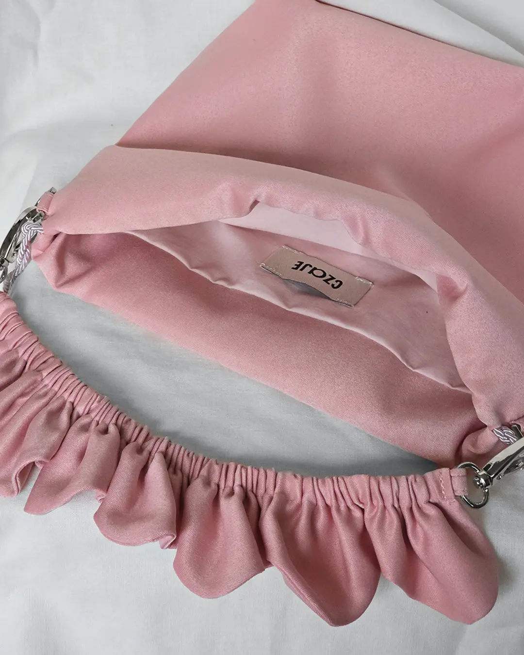 Mała torebka na ramię Flowerhead Think Pink Silver satyna poliestrowa srebrne okucia handmade - Czaje Polska